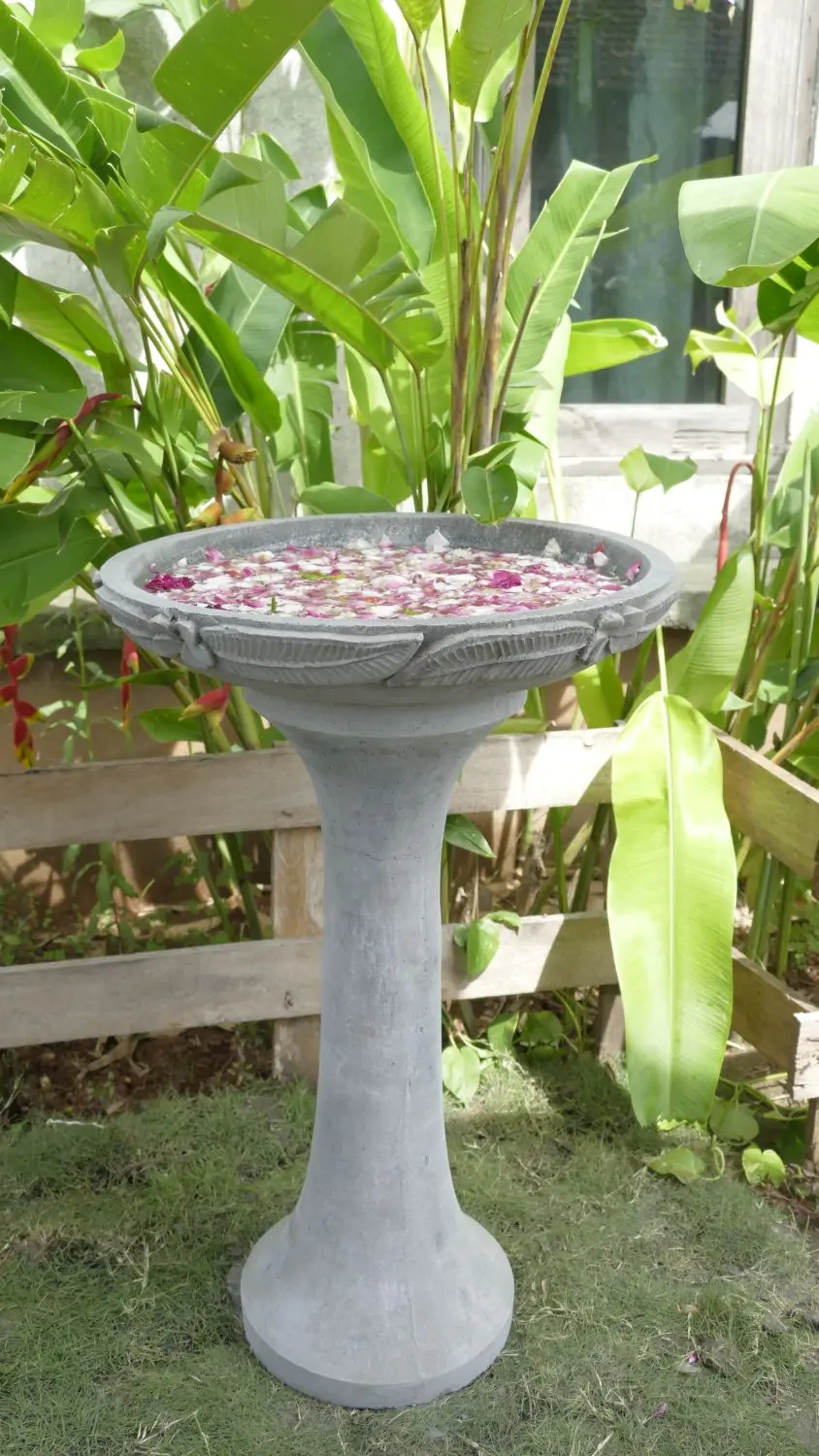 Product image 4 of the product “Merapi - pedestal, tapered, smooth, Ø 28cm, 70cm H | cast stone ”
